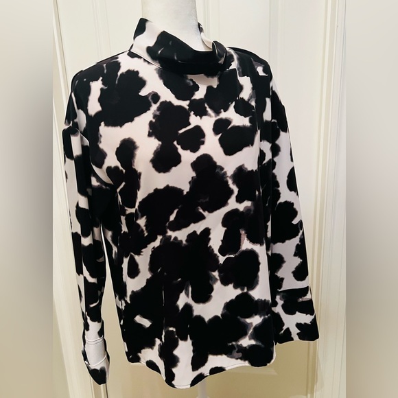 Black & Cream turtle neck blouse - Picture 1 of 6